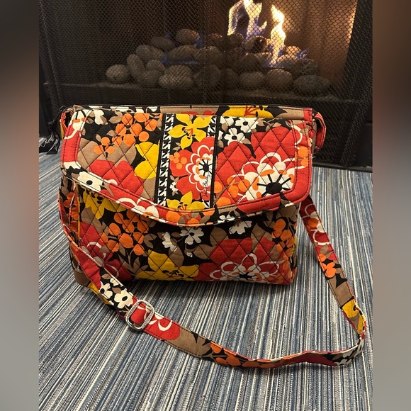 Vera Bradley Bittersweet Tablet Hipster Crossbody Messenger Purse - Picture 1 of 4
